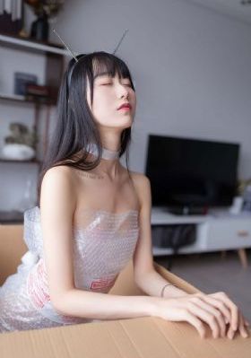 两对小夫妻同租一间房子